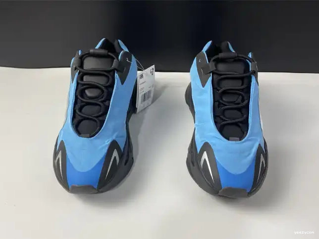 'Bright GZ3079 MNVN Cyan' Boost Yeezy 700 ADIDAS 0606